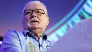 Leh Valensa: Pobedom Navrockog propala je demokratija u Poljskoj