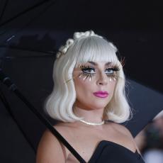 Lejdi Gaga u RASKOŠNOJ VENČANICI: Ceo Rim gledao kako ulazi u crkvu, a jedan detalj sve NAJEŽIO