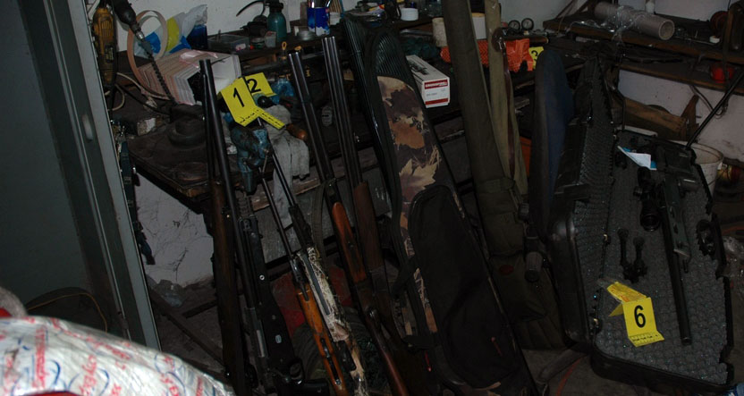 Leskovčanin držao ilegalnu radionicu za popravku oružja, pronađen ceo arsenal u njegovom stanu