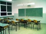 Leskovčanka se svađala sa nastavnicom, pa nasrnula na decu - šest učenika povređeno