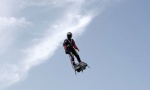 „Leteći čovek” pao na pola puta pokušavajući da pređe Lamanš (FOTO)
