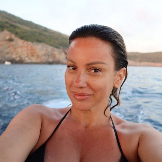 Letnja čarolija: Ana Kokić sa ćerkama na letovanju iz snova FOTO