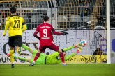 Levandovski kaznio horor veče Humelsa – Bajernu derbi u Dortmundu VIDEO