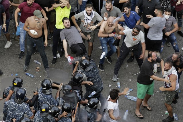 Liban na ivici kolapsa, protesti rasplamsali krizu