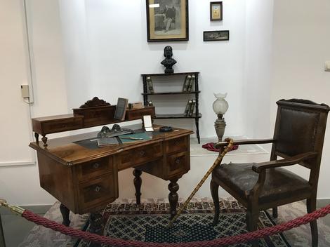 Lične stvari, radna soba i originalni rukopisi Stevana Sremca izloženi u Nišu