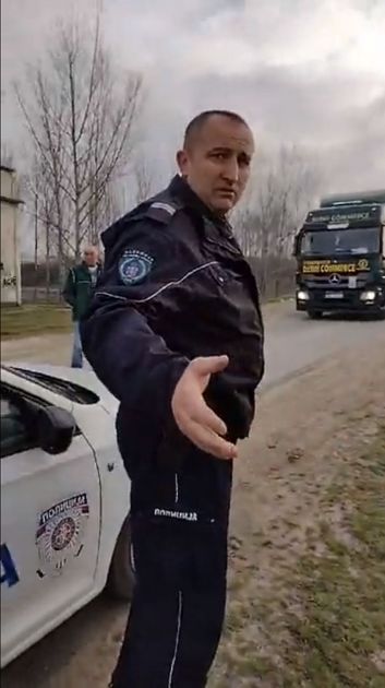 Ličnu kartu daj na uvid, aloo: Napadnut aktivista koji je snimao nezakonito zatrpavanje Dunavca kod Futoga (VIDEO)