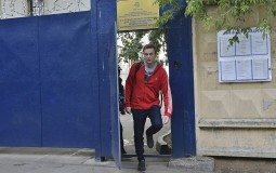 
					Lider ruske opozicije Navaljni oslobođen posle 30 dana zatvora 
					
									
