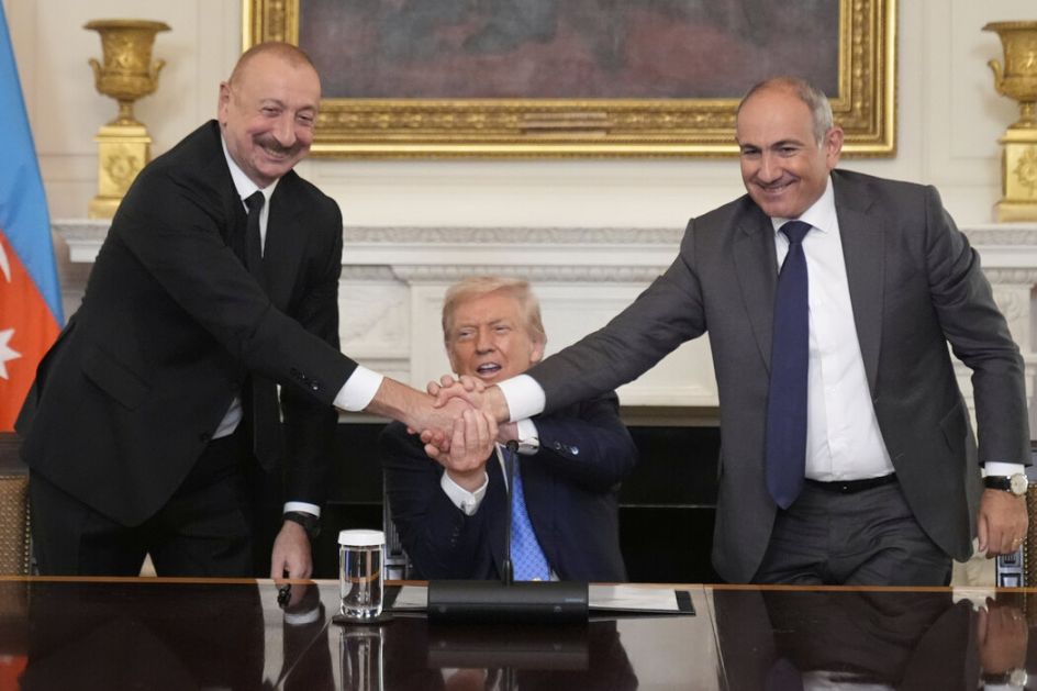 Lideri Azerbejdžana i Jermenije u Vašingtonu potpisali zajedničku deklaraciju o miru