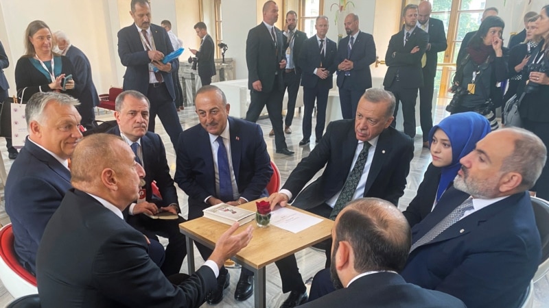 Lideri Turske i Jermenije sastali se u Pragu prvi put