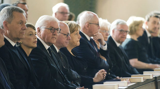 Lideri i poslanici odaju počast Helmutu Kolu u Berlinu