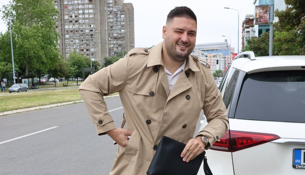 Ljuba Perućica s ponosom dočekao suprugu iz porodilišta, a svi komentarišu samo jedno