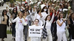 Ljudski lanci širom Minska protiv represije