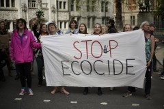 
					Londonski demonstranti najavili kraj blokada zbog klimatskih promena 
					
									