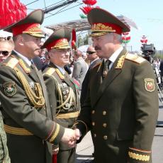 Lukašenko izneo plan kako se odbraniti: U slučaju rata, razdelićemo oružje svim porodicama!