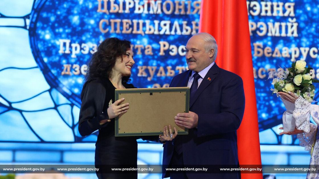Lukašenko uručio specijalnu nagradu Ivani Žigon - Bratstvo
