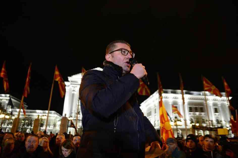 MAKEDONSKA OPOZICIJA U OFANZIVI: Lider VMRO-DPMNE pozvao na revoluciju protiv Zaeva