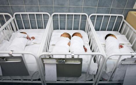 MANJE BEBA U PRESTONICI U aprilu rođeno 1.270 novih Beograđana, 15% manje nego u martu