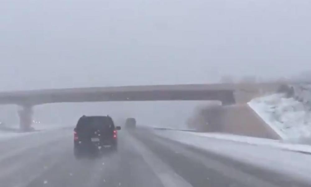 MEĆAVA PARALISALA SAD: U Koloradu i Vajomingu palo 30 centimetara snega, autoputevi u blokadi, najavljen nastavak nepogode (VIDEO)