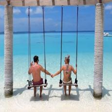 MEDENI MESEC IZ SNOVA: Korona zarobila mladi bračni par na Maldivima, sami u hotelu sa 5 zvezdica