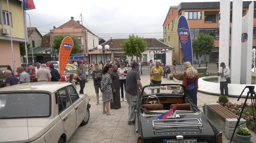 MEĐUNARODNI OLDTAJMER SKUP U ĆIĆEVCU: Tradicionalna automobilska manifestacija u centru pomoravske varošice! (FOTO)