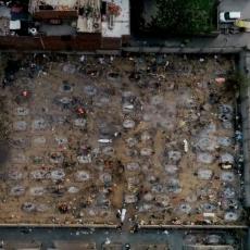 MESTO STRAVE I UŽASA: Dečji park pretvoren u masovni krematorijum, smrad spaljenog mesa se širi gradom (VIDEO)