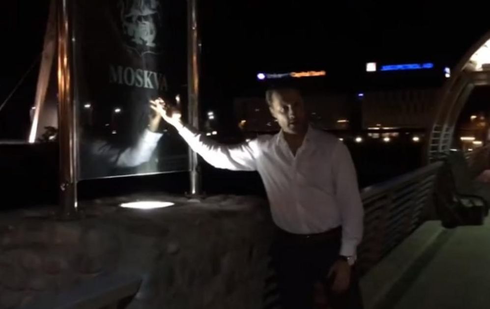 MILO NA ĆIRILICU UDARA NOĆU: Na Moskovskom mostu, donaciji Ruske Federacije Podgorici, krišom postavljene latinične table (FOTO, VIDEO)