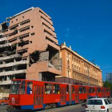MILOSRDNE BOMBE U TRENU ODNELE DVADESET ŽIVOTA: Dve decenije od bombardovanja zgrade Generalštaba u Beogradu