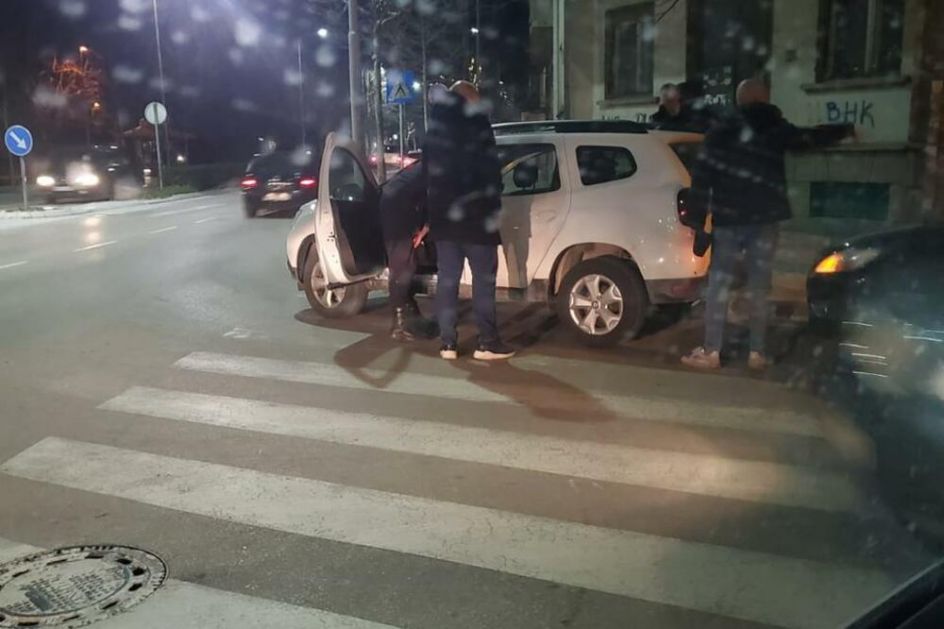 MILOVA POLICIJA PODLO UDARILA NA NJEGOVE PROTIVNIKE: U Nikšiću maltretirala i zadržala odbornika DF Mila Božovića!