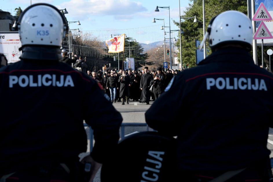 MILOVI JURIŠNICI NA GOTOVS: Policija u Crnoj Gori u stanju pripravnosti zbog litija!