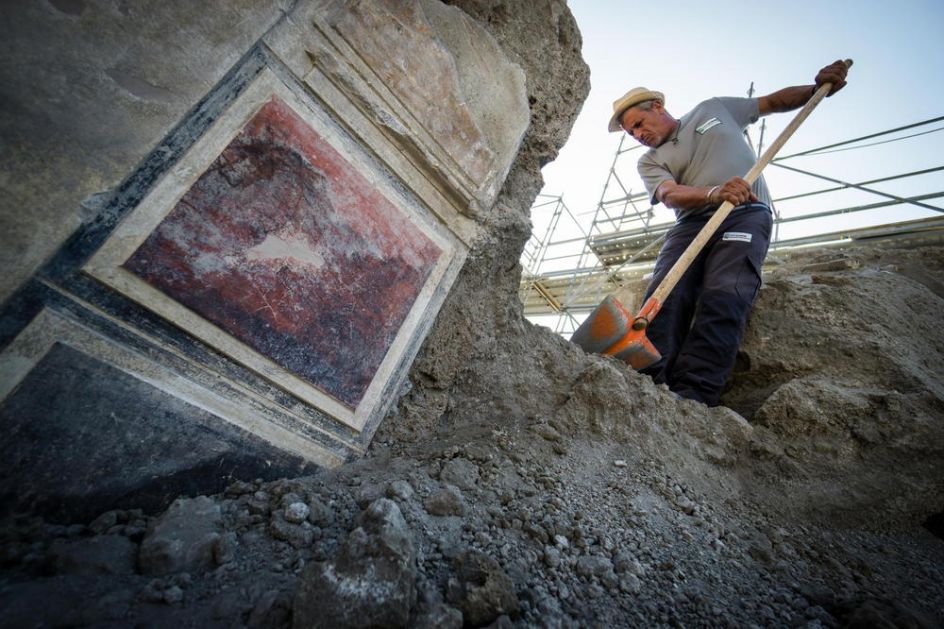 MINIJATURNA POMPEJA ISPOD BIOSKOPA U VERONI Arheolozi fascinirani veličanstvenim freskama