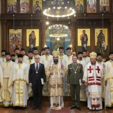 MINISTRU ORDEN, GENERALU SABLJA I BIBLIJA: Vučević i Mojsilović prisustvovali preuzimanju dužnosti episkopa vojnog 