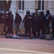 MINSK GORI: Demonstranti napali policijsku stanicu, uhapšeno 120 osoba! (VIDEO)