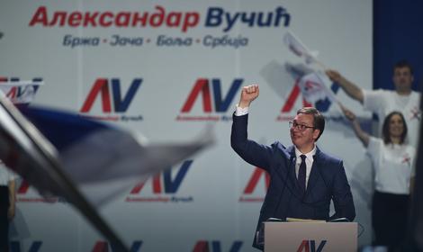 MITING SNS Vučić: Obavezujem se, Srbija unazad više ne ide (VIDEO)