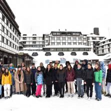 MK Group u godini jubileja obezbedila zimovanje za đake sa Kosova i Metohije