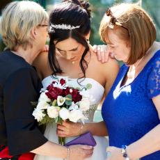 MLADA ZANEMELA OD ŠOKA! Matičari otkrili skandal na venčanju u Beogradu: Njena majka je mahala sa papirom, OTKRILO SE SVE