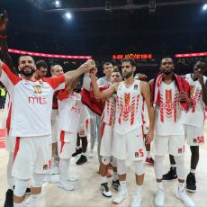 MOĆAN GOVOR LAZIĆA, ĐENKA UMIRAO OD SMEHA: Evo kako su košarkaši Zvezde proslavili trijumf u Litvaniji (VIDEO)
