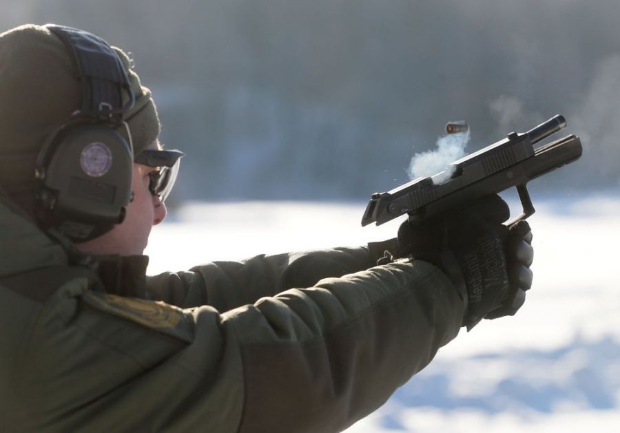 MOĆNO RUSKO ORUŽJE: Pištolj Udav može da probije pancir i šlem! Iz njega može da se puca i na ekstremnim temperaturama