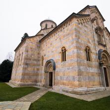 MONASI I HODOČASNICI SU BILI PRAVI HEROJI Manastir Dečani reagovao na dezinformacije i laži u medijima povodom dešavanja na Kosovu