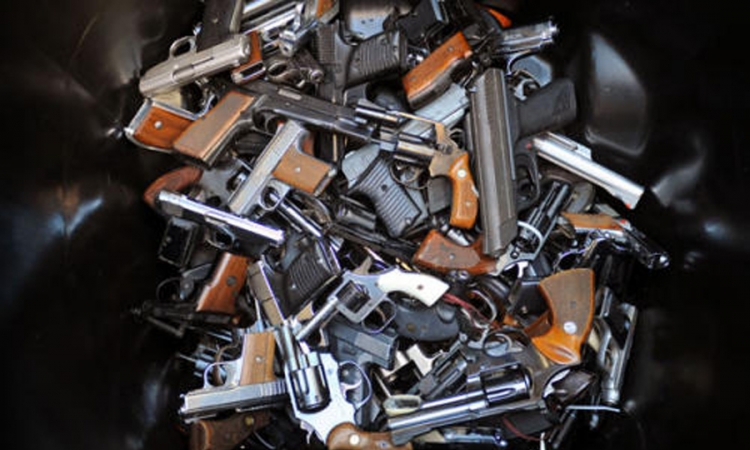 MUP RS tajno prodao više od 10 hiljada pušaka i pištolja!