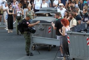 MUP objavio: Koliko ljudi je privedeno u poslednja 24 sata na okupljanjima i blokadama