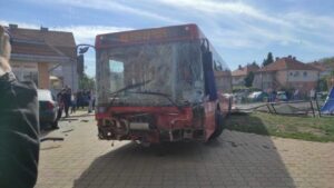 MUP: Uhapšen sedamdesetdvogodišnji vozač autobusa koji je uleteo na igralište u Zemunu