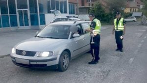MUP: Uhapšen vozač, kod Surčina, pijan vozio 230 na sat