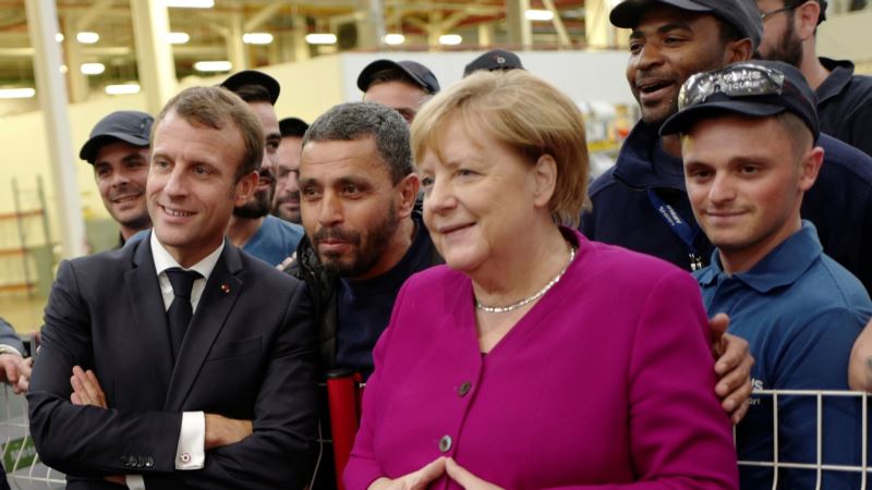 Macron saglasan sa Merkel o mogućem potpisivanju sporazuma o Brexitu 