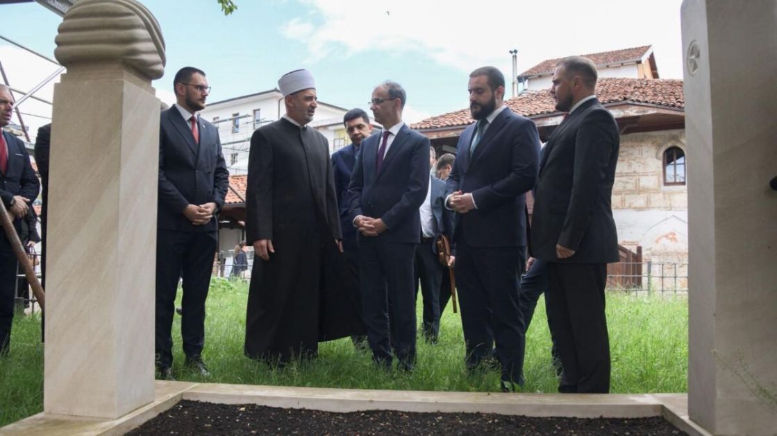 Macut posjetio mezar Muftije Zukorlića i razgovarao s ministrom Usamom Zukorlićem u Novom Pazaru