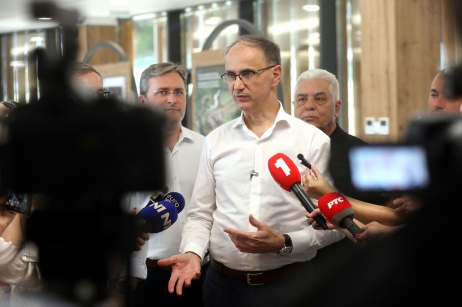 Prvih 100 dana Vlade Srbije - Macut: Program Vlade zaštita narodnog jedinstva, moja ruka ispružena svima