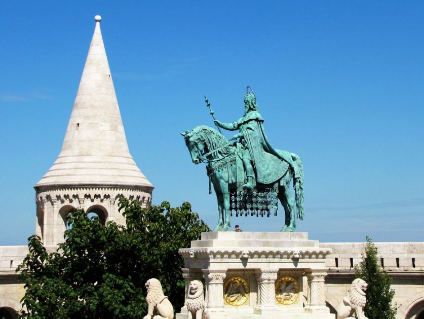 Mađari slave Svetog Ištvana, prvog kralja i osnivača države