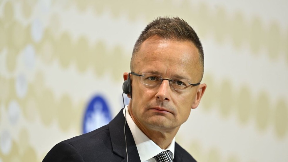 Mađarska ne može da zadovolji energetske potrebe bez Rusije – Sijarto