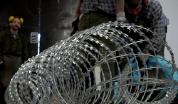 Madjarski zatvorenici danonoćno proizvode bodljikavu žicu