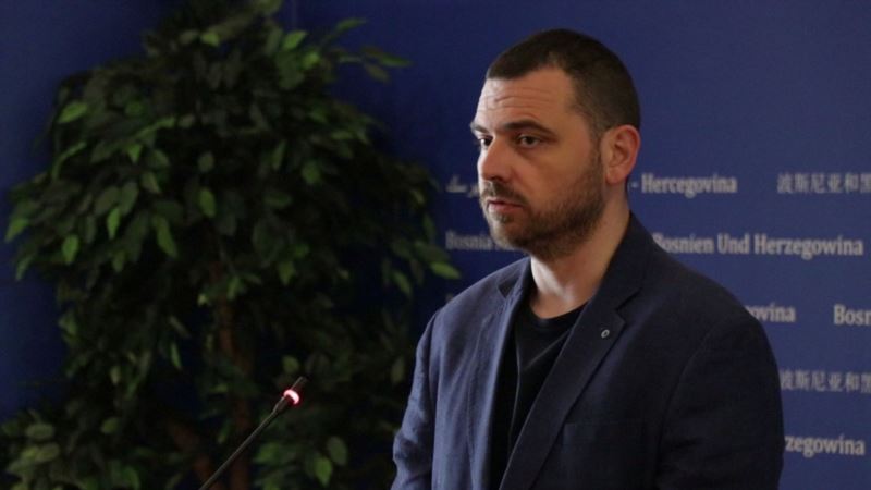 Magazinović podnio ostavku na stranačku funkciju nakon privođenja predsjednika njegove SDP BiH u Srebrenici