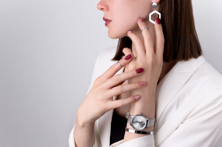 Magija modnih dodataka: Kako da izaberete ženski ručni sat?